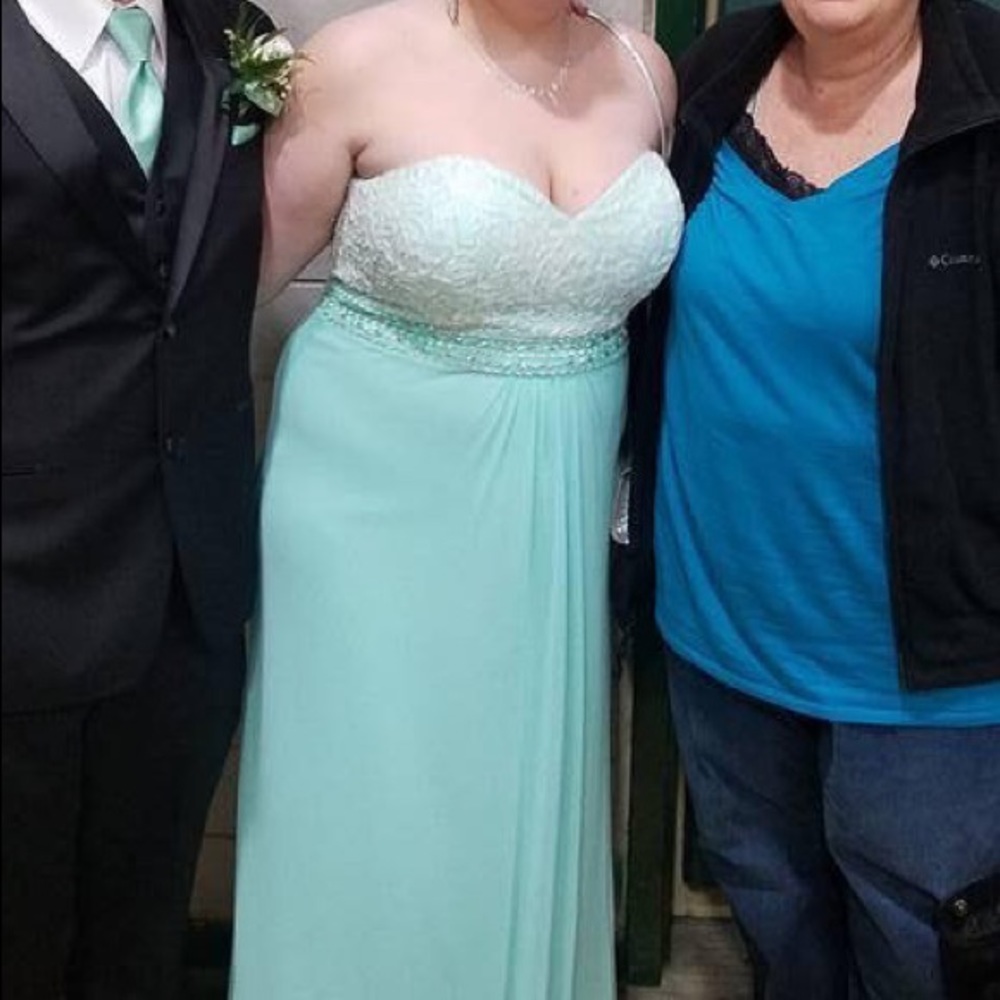 Aqua Le Gala prom dress